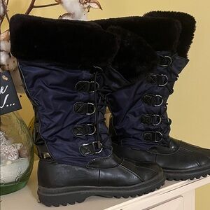 Khombu Black and Navy Winter Boots